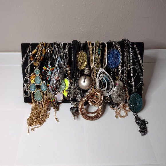 Lot Of 30 Pendant Necklaces - Picture 1 of 16